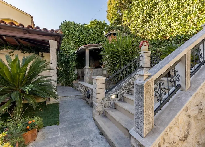 Soul House Pola Split