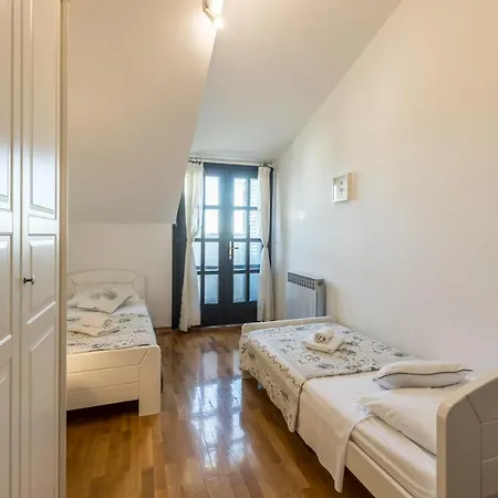 Soul House Pola سبليت
