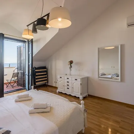 Soul House Pola Apartment Split